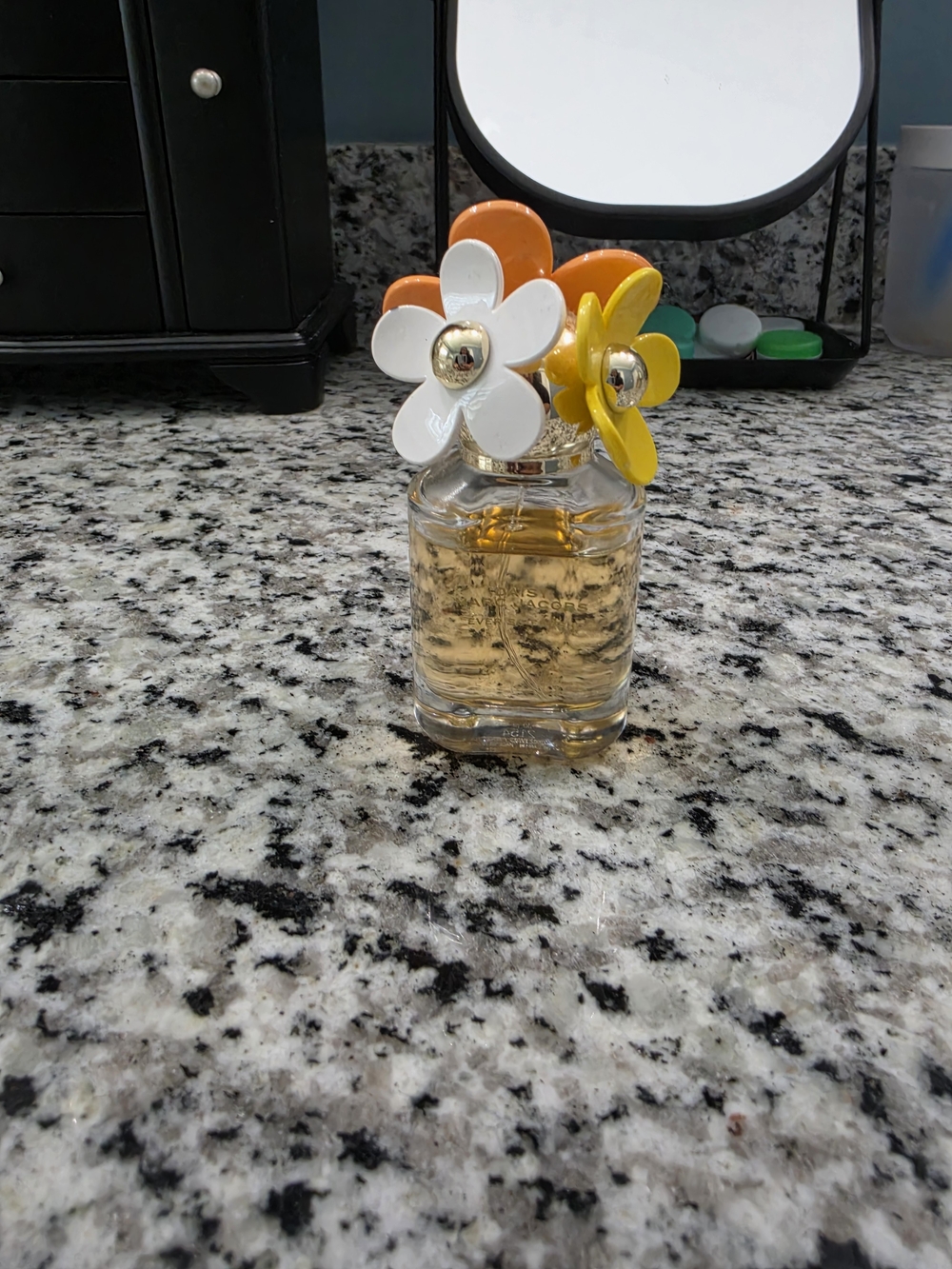 Marc Jacobs Daisy-Inspired Flower Perfume Bottle - White/Yellow/Orange
